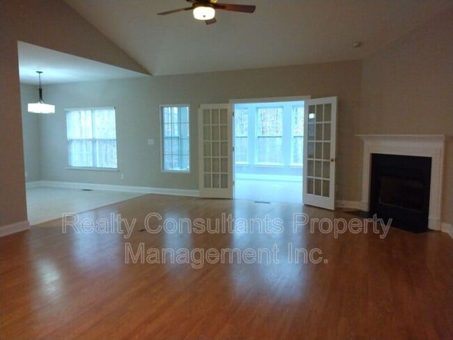 Building Photo - 7106 Holly Glen Ct