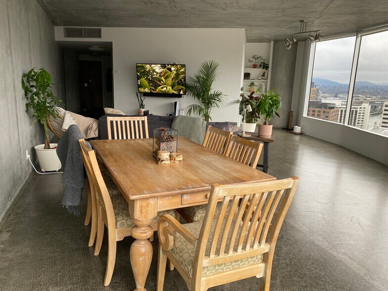 Building Photo - 1500 SW 5th Ave