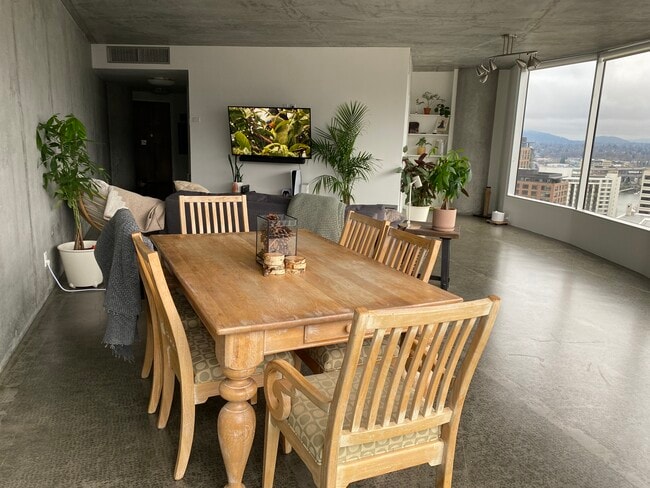 Building Photo - 1500 SW 5th Ave