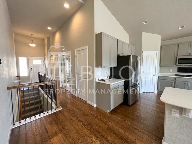 Building Photo - Grand Overlook to the Mountains!