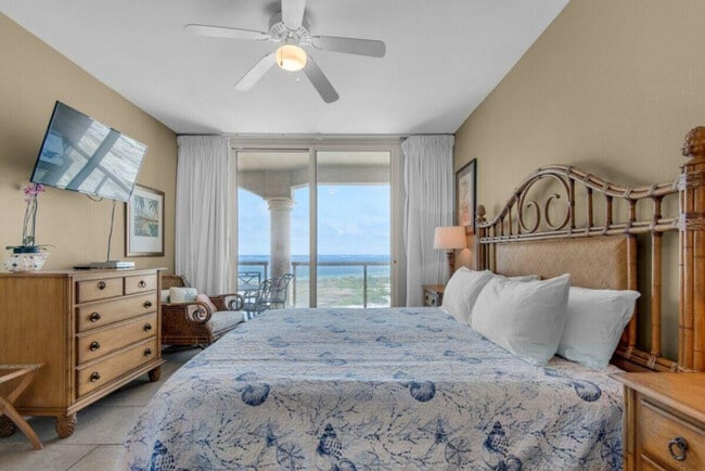 Building Photo - 2 Portofino Dr