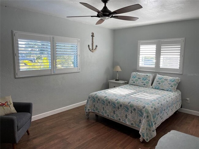 Building Photo - 1329 Royal Palm Dr S