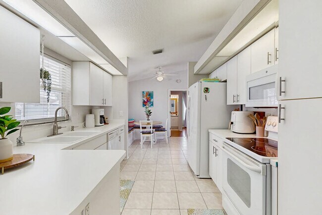 Building Photo - 4907 21st Ct E