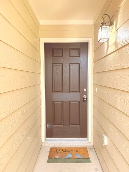 Building Photo - 16005 Summerville Lake Dr