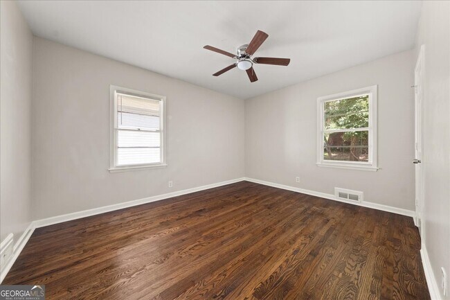 Building Photo - 1935 Handley Ave SW