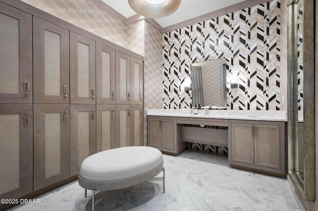 Building Photo - 4 Jasmine Run