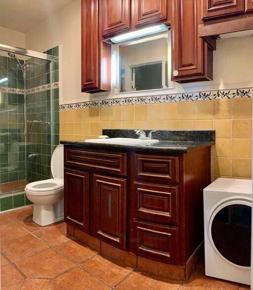 Building Photo - 3033 Kaiser Dr