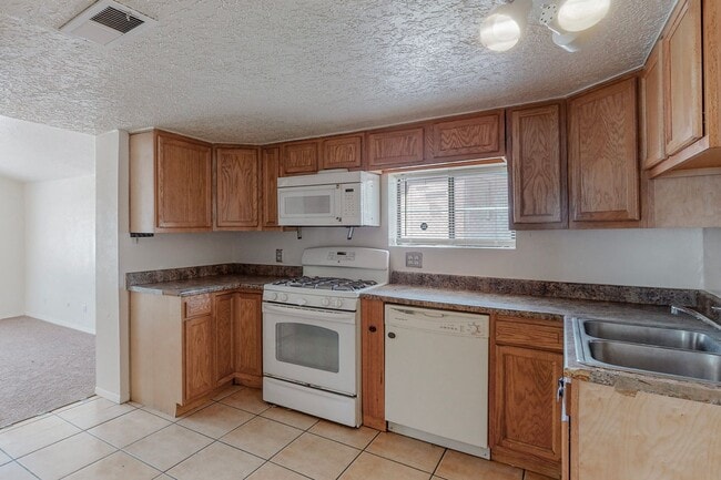 Building Photo - CLEAN CUTE SOUTH VALLEY 2 Bedroom 1 Bath