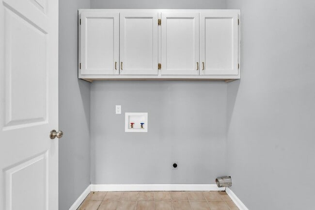 Building Photo - Renovated 4 Bedroom 3 Home for Rent!