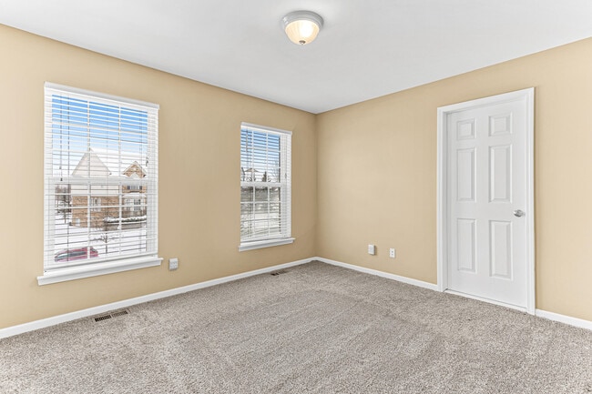 Building Photo - 49896 Parkside Dr