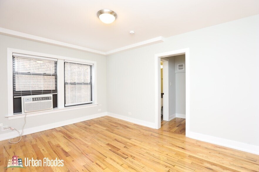 Building Photo - 557 W Arlington Pl