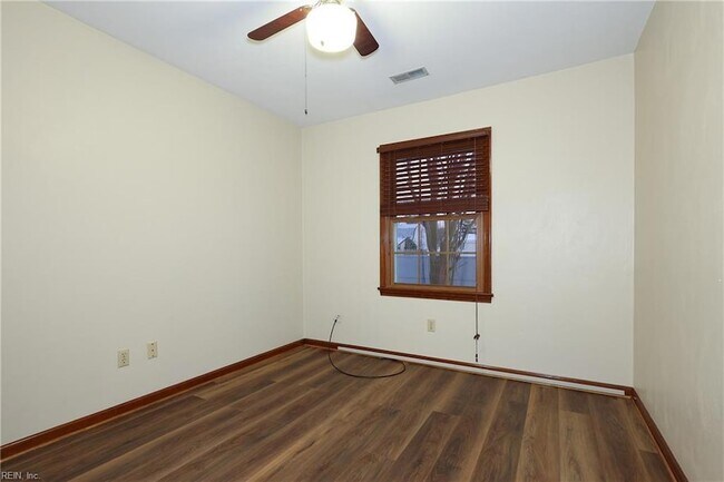 Building Photo - 1008 Hollins College Ct