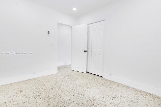 Building Photo - 1528 NE 145th St