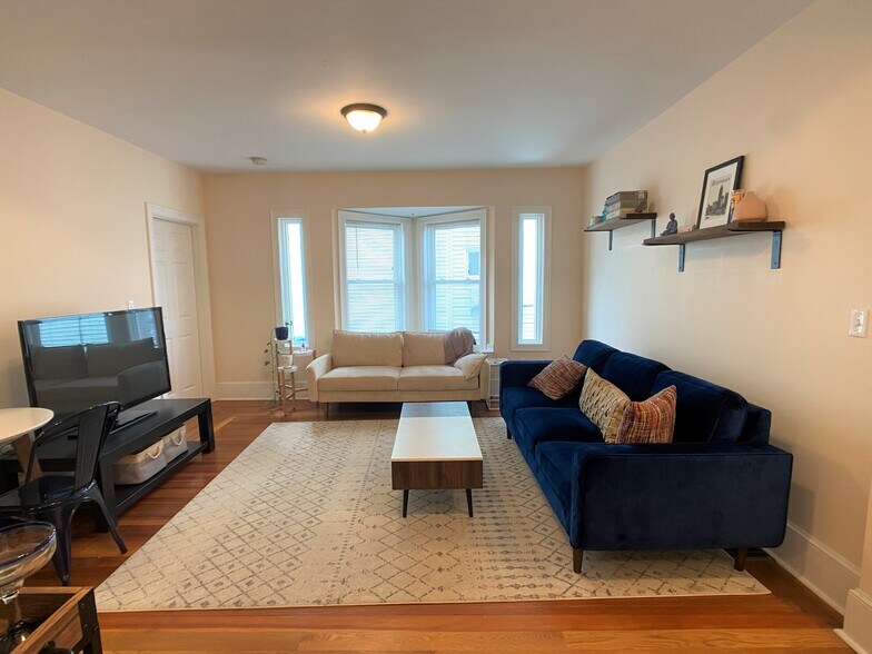 Primary Photo - 23 Willard Ave