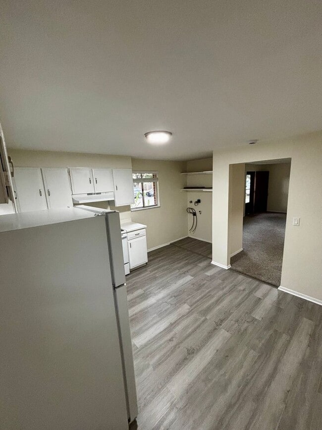Building Photo - Remodeled Duplex Just Minutes from Old Tow...