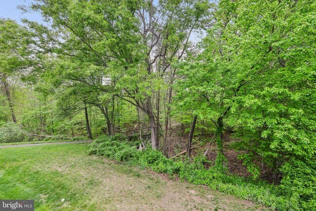 Building Photo - 8727 Thornbrook Dr