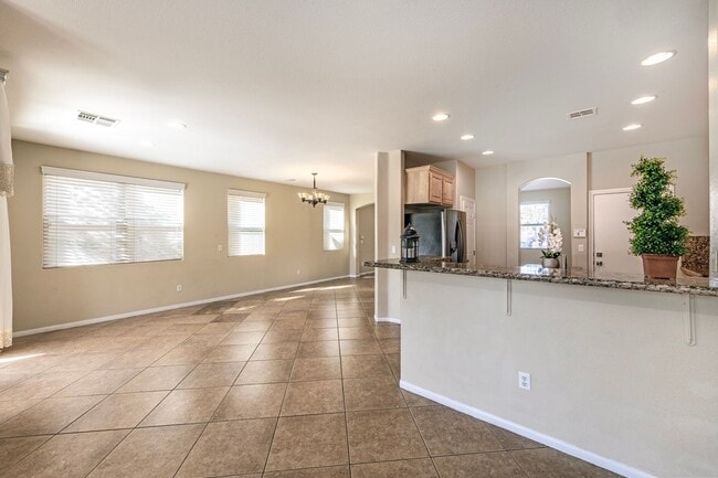 Building Photo - Southwest 5 bd 3 full bath with 2 car gara...