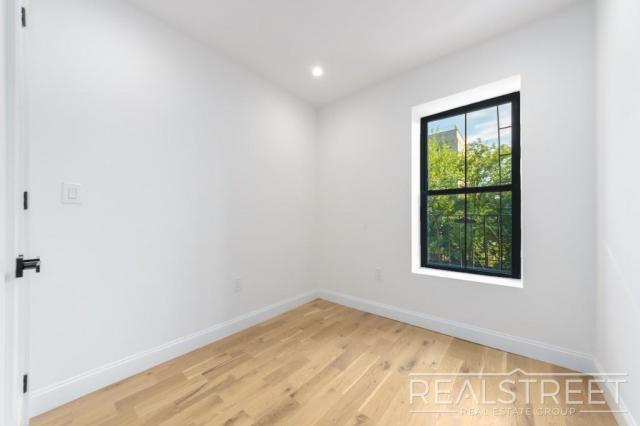 Building Photo - 3 bedroom in BROOKLYN NY 11233