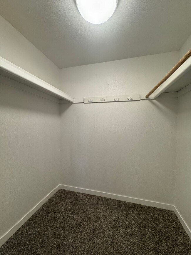 Building Photo - 3-Bedroom Home for Rent