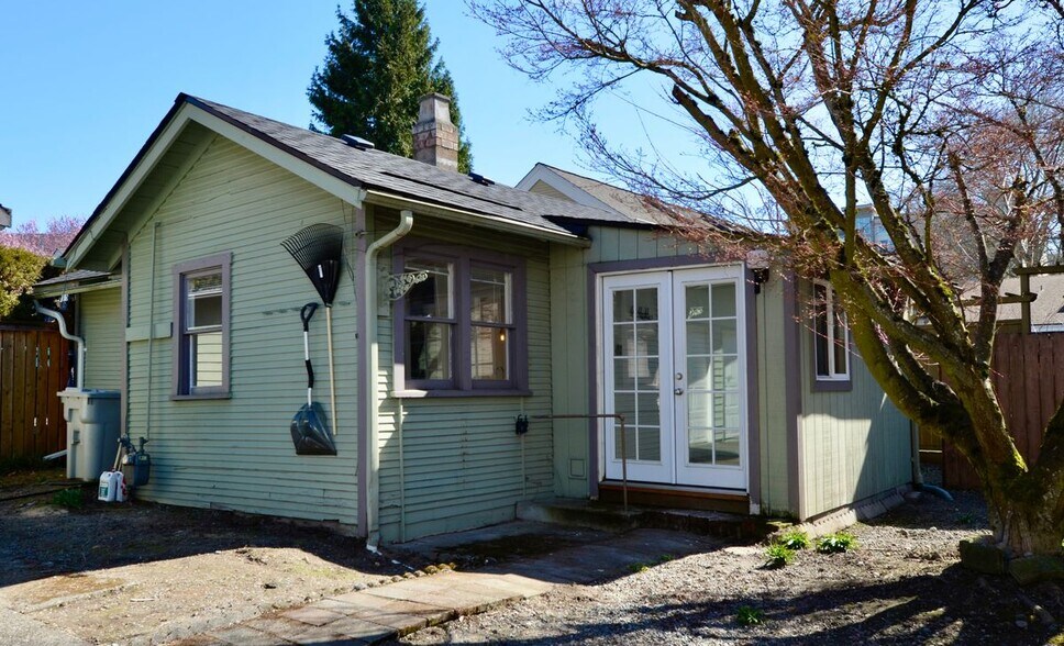 Primary Photo - 112 Wells Ave S