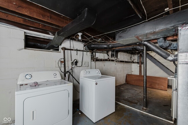 Building Photo - 6222 Kingsley Dr