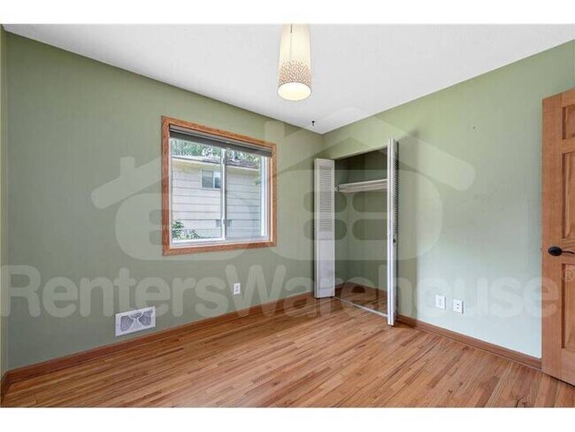Building Photo - Available 11/1 - very well maintained 4 be...