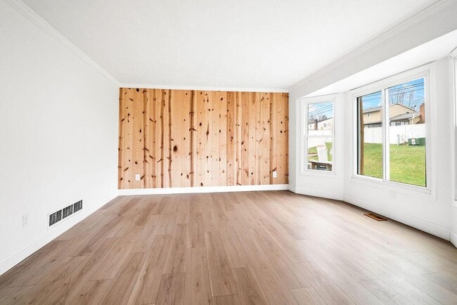 Building Photo - 39 Groton Dr