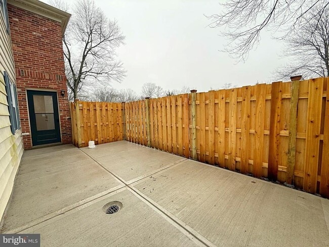 Building Photo - 150 Berwick Pl