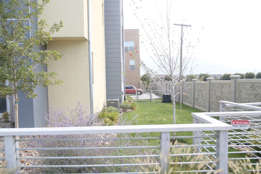 Fenced Private Side Yard - 11108 S Owen Ridge Way