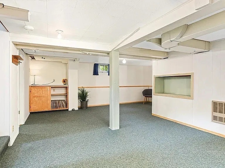 Building Photo - 4147 Yates Ave N