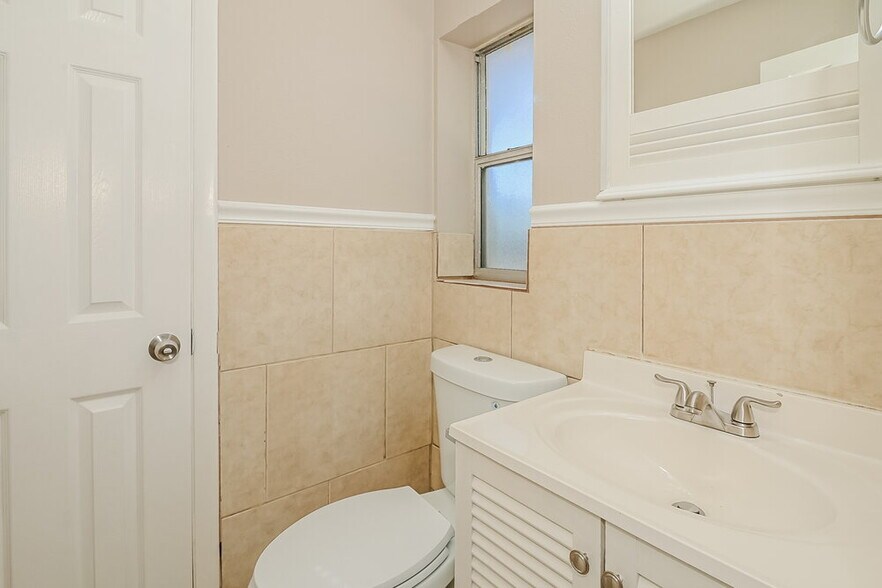 Building Photo - 417 Hayton Ave