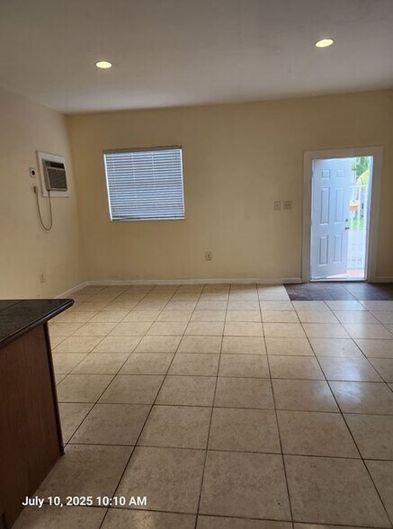 Building Photo - 821 SW 31st Ct