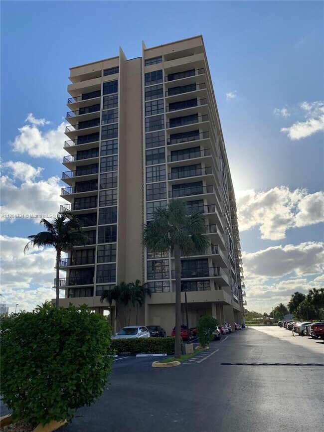 Building Photo - 2017 S Ocean Dr