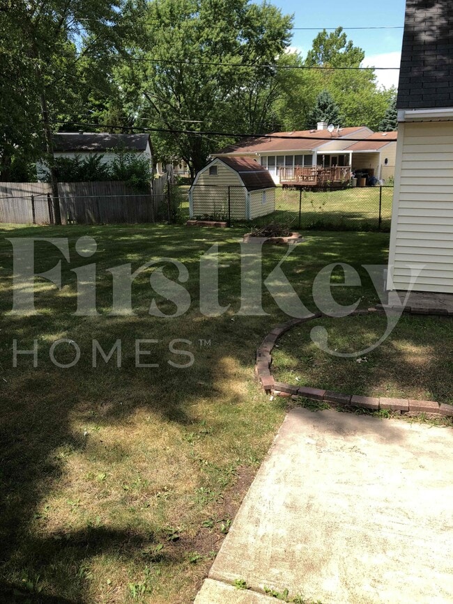 Building Photo - 127 Saugatuck Rd