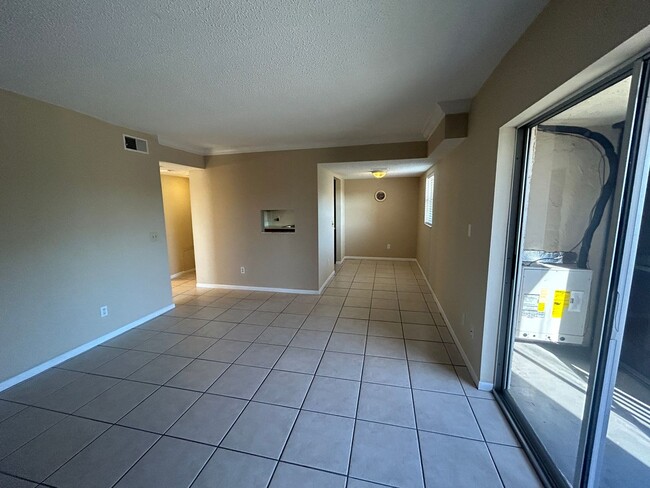 Building Photo - Cozy 1-Bedroom Apartment in Port Richey, F...