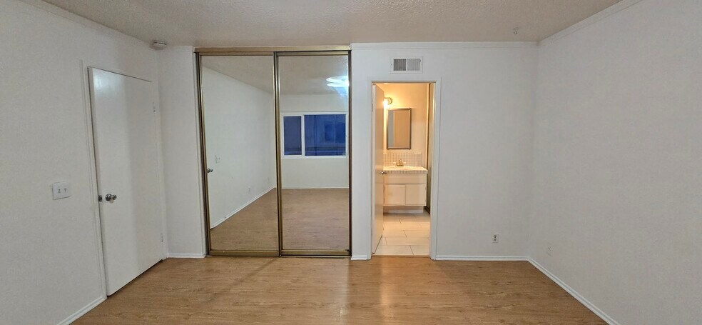 Building Photo - 3102 S Baker St