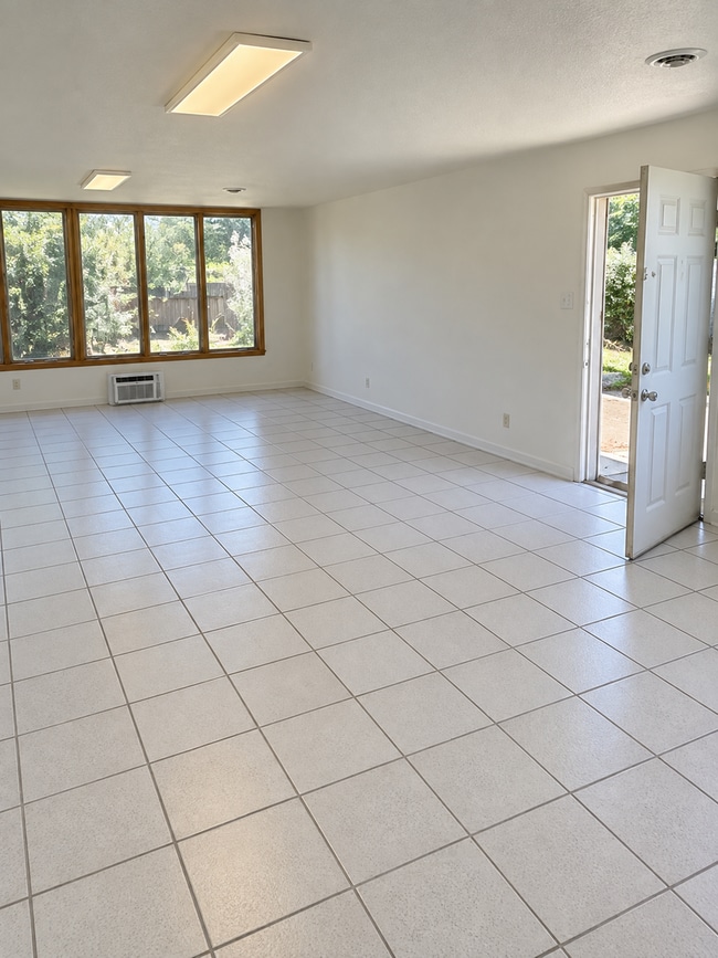 Building Photo - 236 Calle del Sol