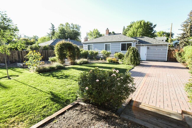 Building Photo - NEWLY LISTED $2,600 PER MONTH - GORGEOUS 3...