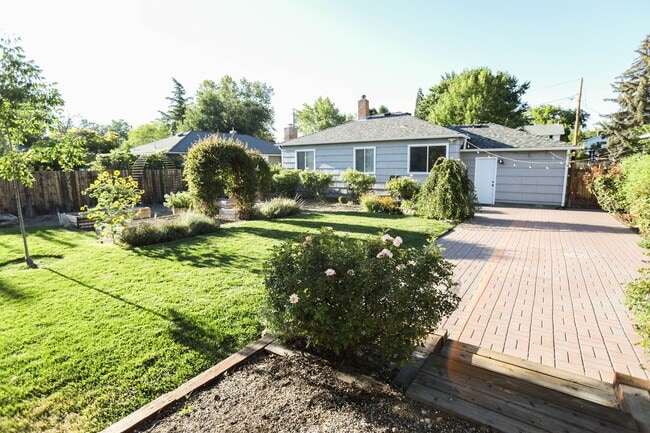 Building Photo - NEWLY LISTED $2,900 PER MONTH - GORGEOUS 3...