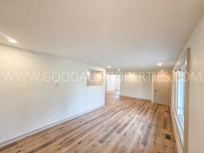 Building Photo - 32357 Homestead Cir