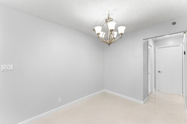 Building Photo - 3215 S Ocean Blvd