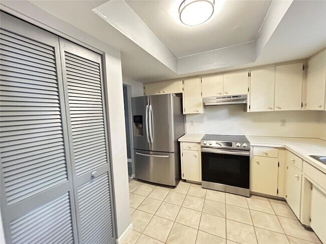 Building Photo - 1026 Medinah Dr
