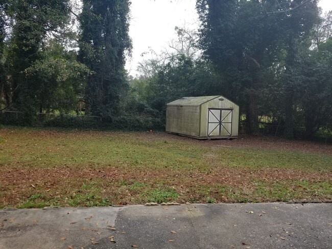 Building Photo - Spacious South Augusta Home Renovated. Con...