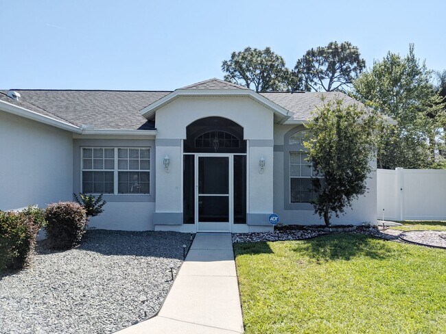 Building Photo - 3/2/2 Home with many upgrades in the 34609...