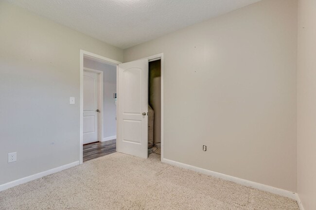 Building Photo - 3 Bed/1.5 Bath in Colonial Heights