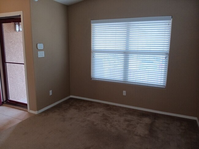 Building Photo - 4 Bedroom, 2 Bathroom! Lovely Home!