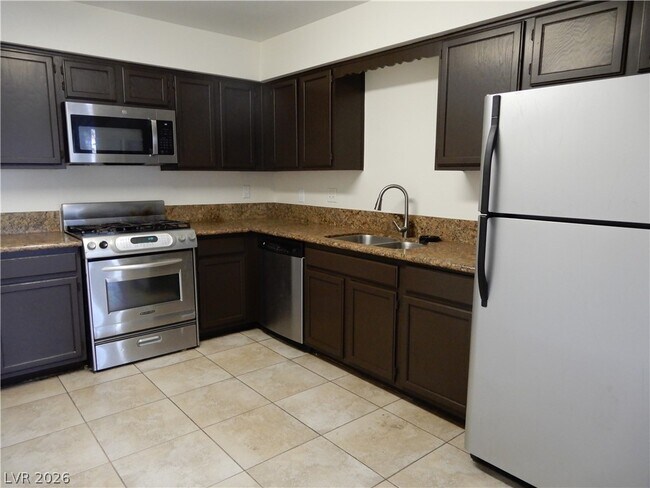 Building Photo - 2120 Petersham Ct