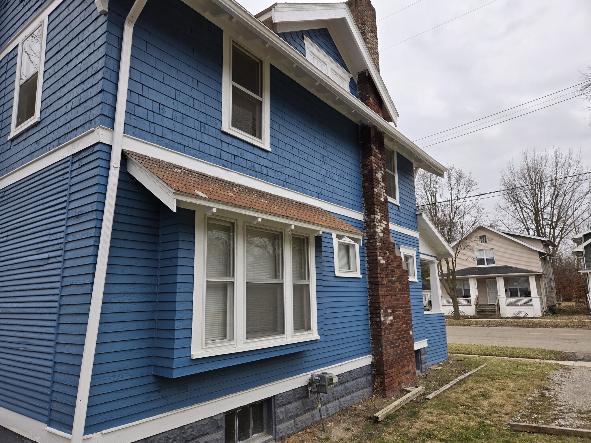 Building Photo - 913 E 2nd St