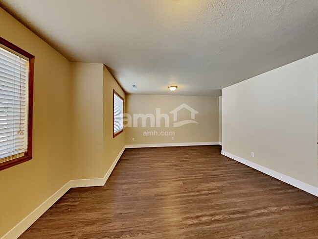 Building Photo - 2609 NE 105th Ct