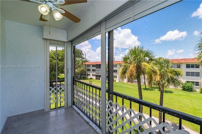 Building Photo - 681 S Hollybrook Dr